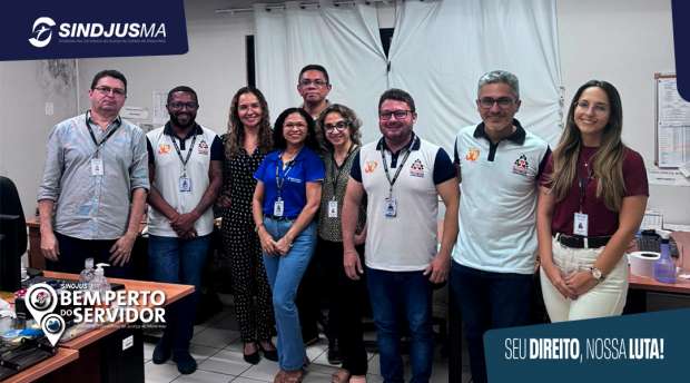 Diretoria do Sindjus-MA posa com servidores lotados no Juizado Especial Cível e Criminal da Comarca de Timon