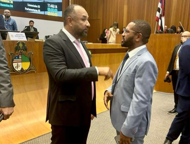 Presidente do Sindjus em conversa com o Dep. Roberto Costa na Assembleia Legislativa do Maranhão
