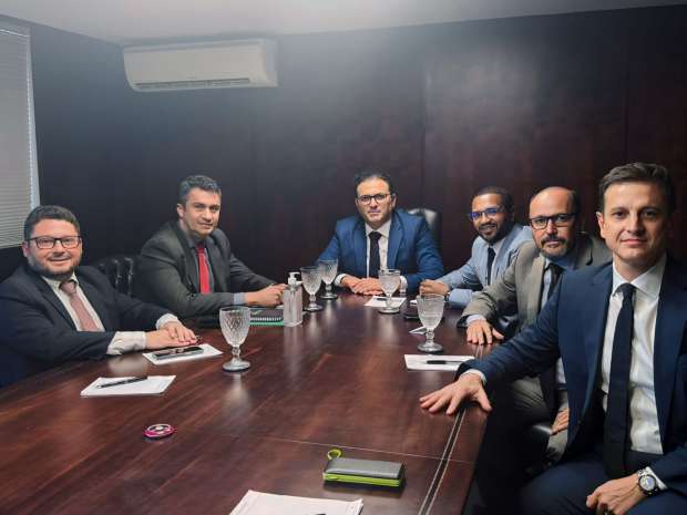 Diretoria do Sindjus-MA e assessoria jurídica reunidas em Brasília