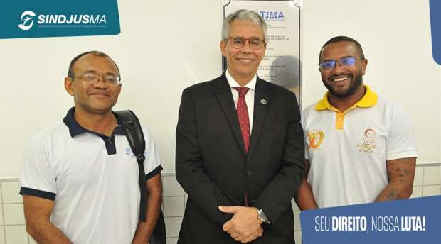 Francisco Batista (diretor de Patrimônio do Sindjus-MA), desembargador Paulo Velten (presidente do TJMA) e George Ferreira (presidente do Sindjus-MA) (Foto: Ribamar Pinheiro/TJMA)