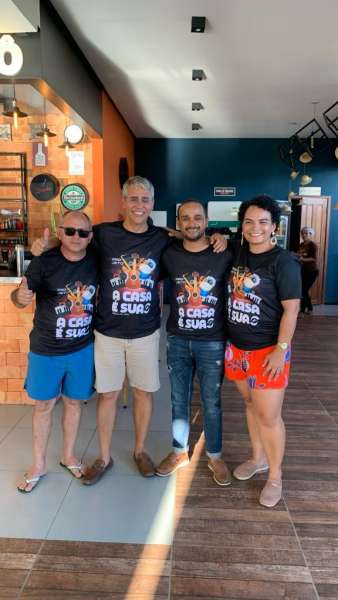 O auxiliar judiciário, AnizioAlves, o presidente do TJMA, Des. Paulo Velten, o vice-presidente do Sindjus-MA, Fagner Damasceno e a diretora de relações sindicais do Sindjus-MA, Elaine Bastos