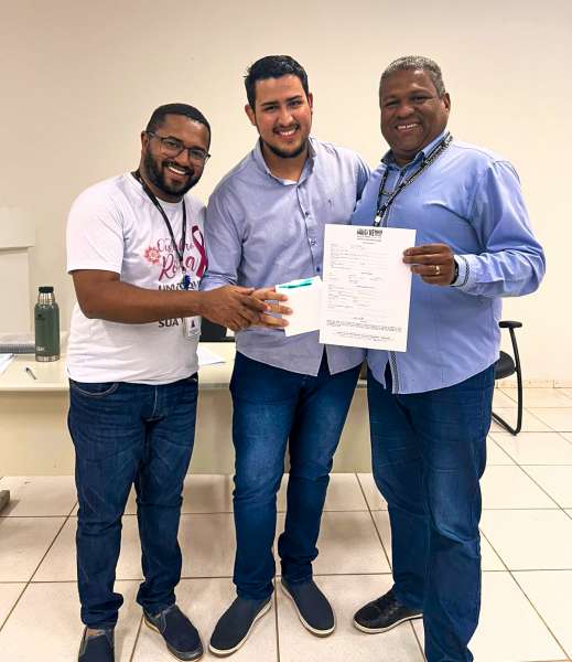 O presidente do Sindjus-MA, George Ferreira, com o novo filiado do Sindjus-MA, Breno Christopher Moura, e o diretor de Esporte e Lazer, Marcos Gilson Amaral