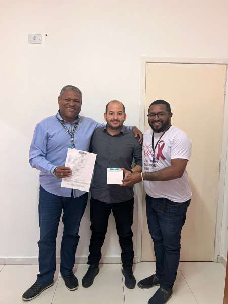 O diretor de Esporte e Lazer, Marcos Gilson Amaral; o novo filiado do Sindjus-MA, Corbeniano Mendes Sarmento, e o presidente do Sindjus-MA, George Ferreira.