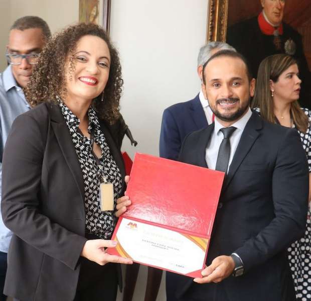Técnica judiciária Débora Faife Rocha Marques e o vice-presidente do Sindjus-MA, Fagner Damasceno