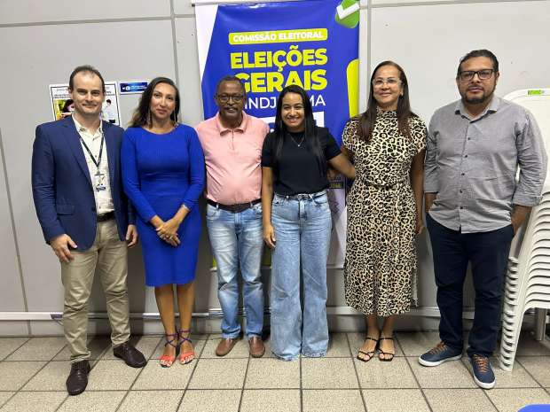 observador do TRE-MA, Christiano Neitzke, a vice-presidente da Comissão Eleitoral, Elóisa Barbosa Cardoso Maragoni, presidente da Comissão Eleitoral, Emanoel Jansen, secretaria, Ana Maria Barbosa da SIlva, observadora do TRE-MA, Cláudia Regina Teixeira e o assessor da Comissão Eleitoral, Antônio Carlos Araújo Ferreira